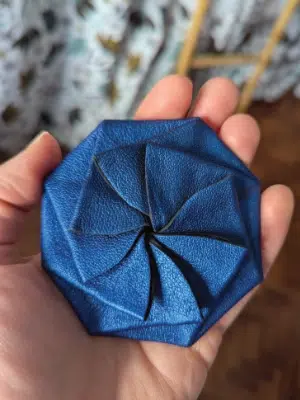 porte monnaie pinwheel en cuir bleu pailleté