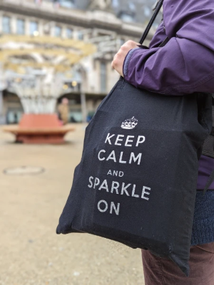 tote bag noir, appliqué "keep calm and sparkle on" en vinyle argenté pailleté